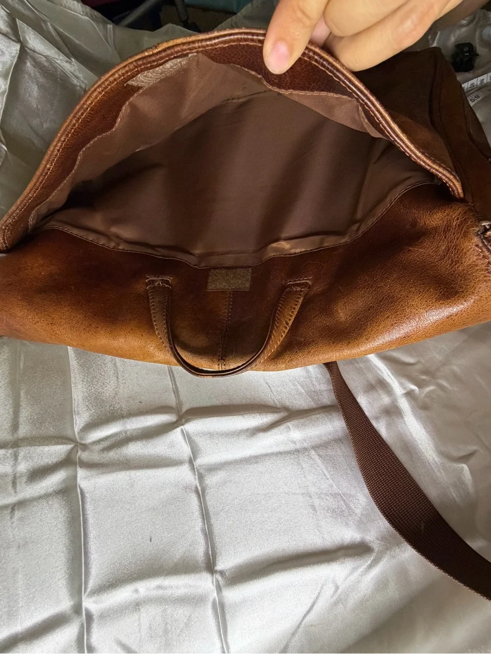 Wilsons Leather Brown Distressed Messenger Bag Laptop Briefcase Vintage Patina
